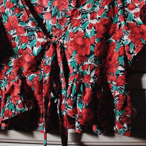 Floral tie-front ruffle crop top - Picture 2 of 2